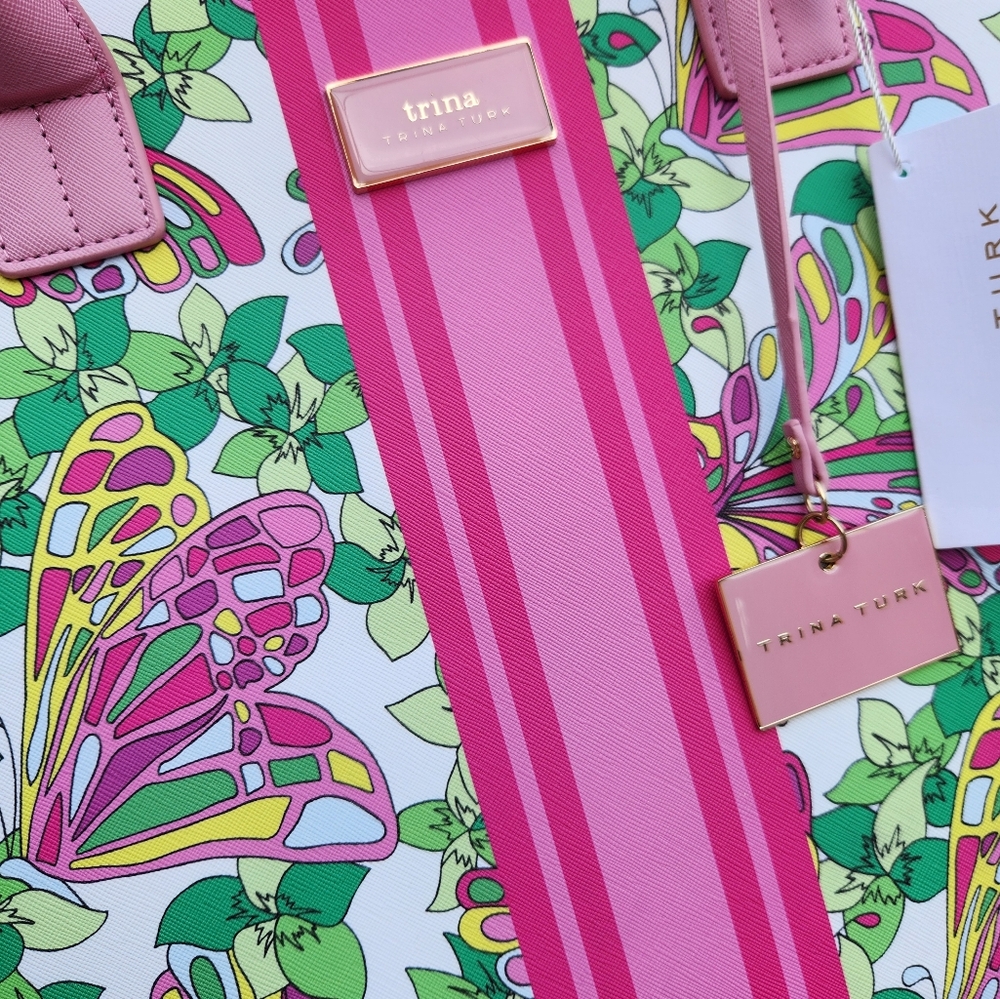 Stunning Trina Turk large bag! Weekender, Tote, Work bag, Travel bag! Anything! - Picture 8 of 12